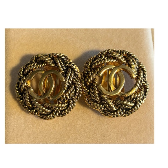 Chanel Vintage Clip On Earrings - Picture 3 of 5